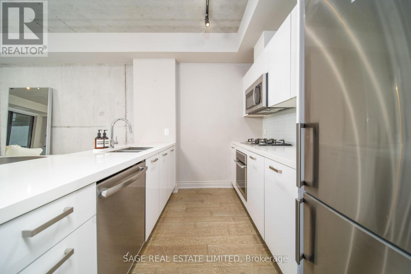 320 - 608 Richmond Street W Property Photo 6