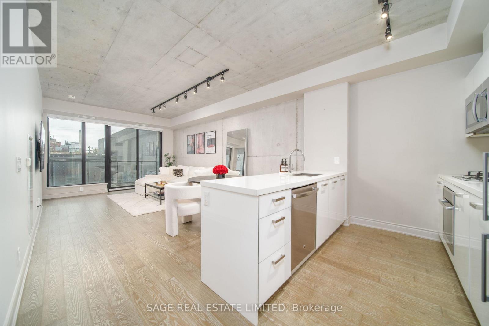 320 - 608 Richmond Street W Property Photo 7