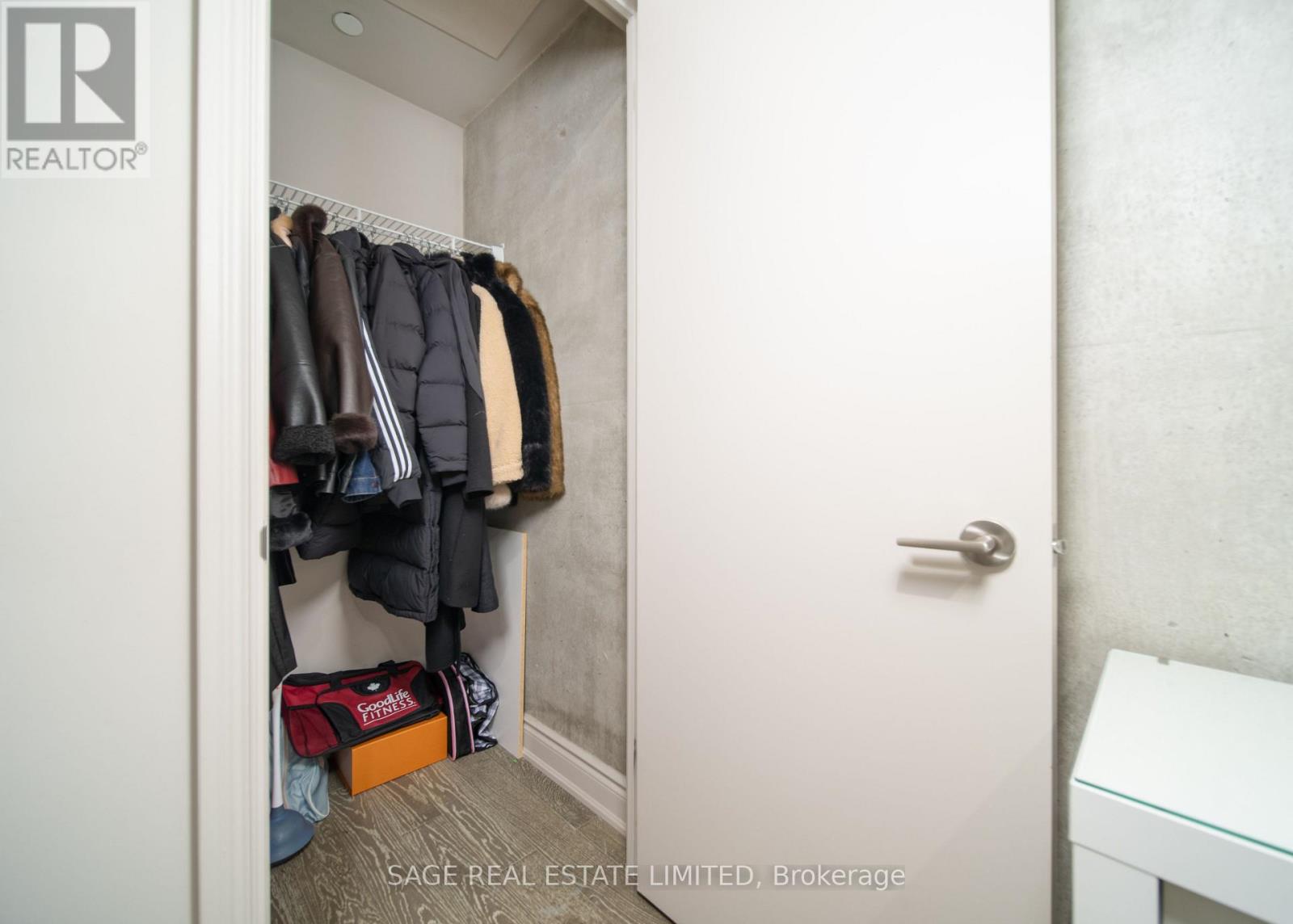 320 - 608 Richmond Street W Property Photo 9
