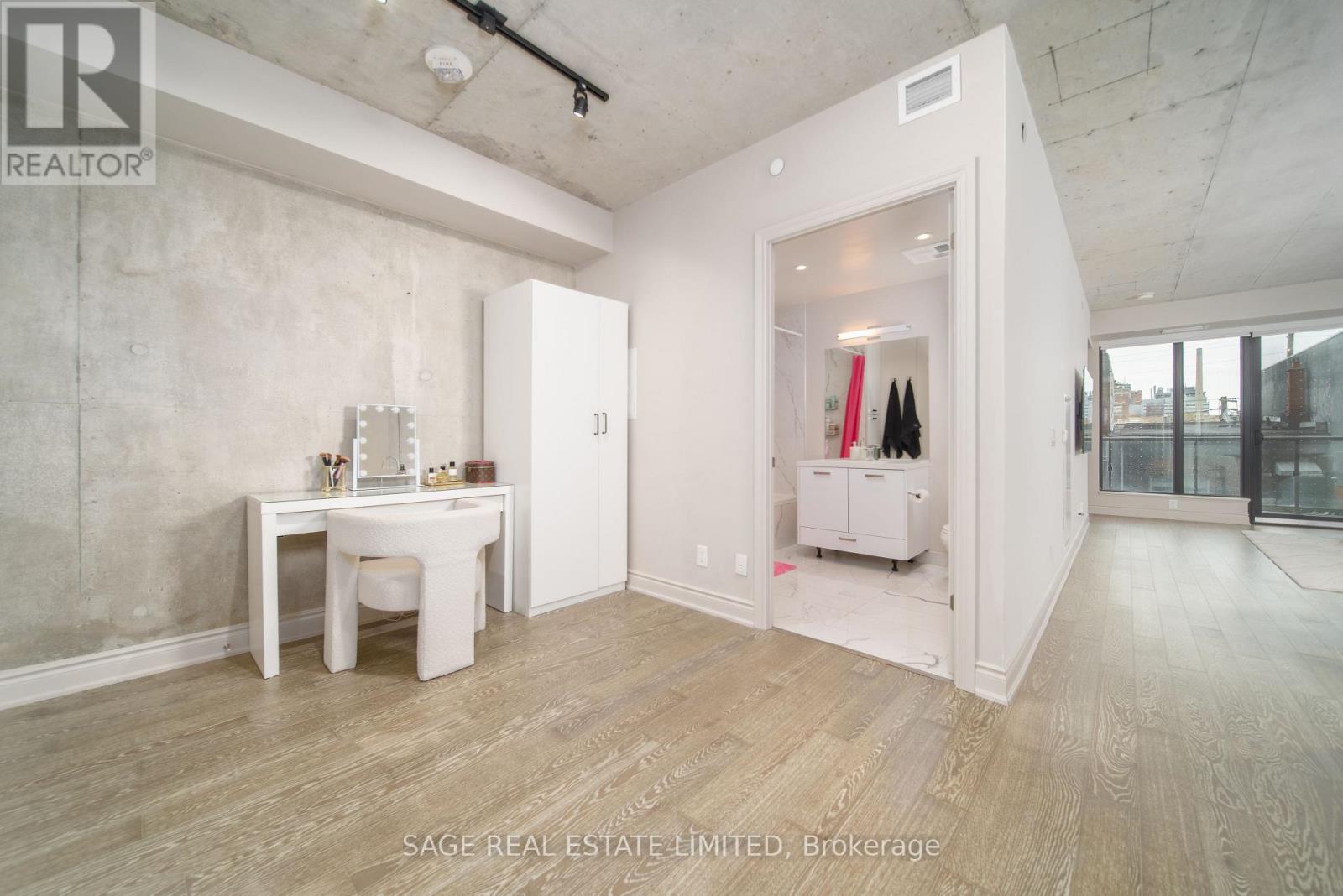 320 - 608 Richmond Street W Property Photo 11