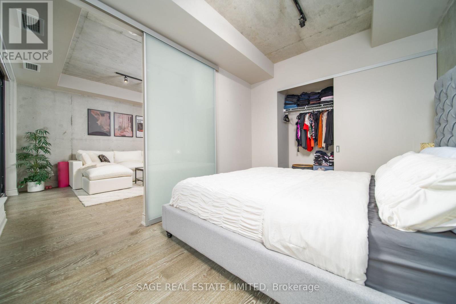 320 - 608 Richmond Street W Property Photo 16