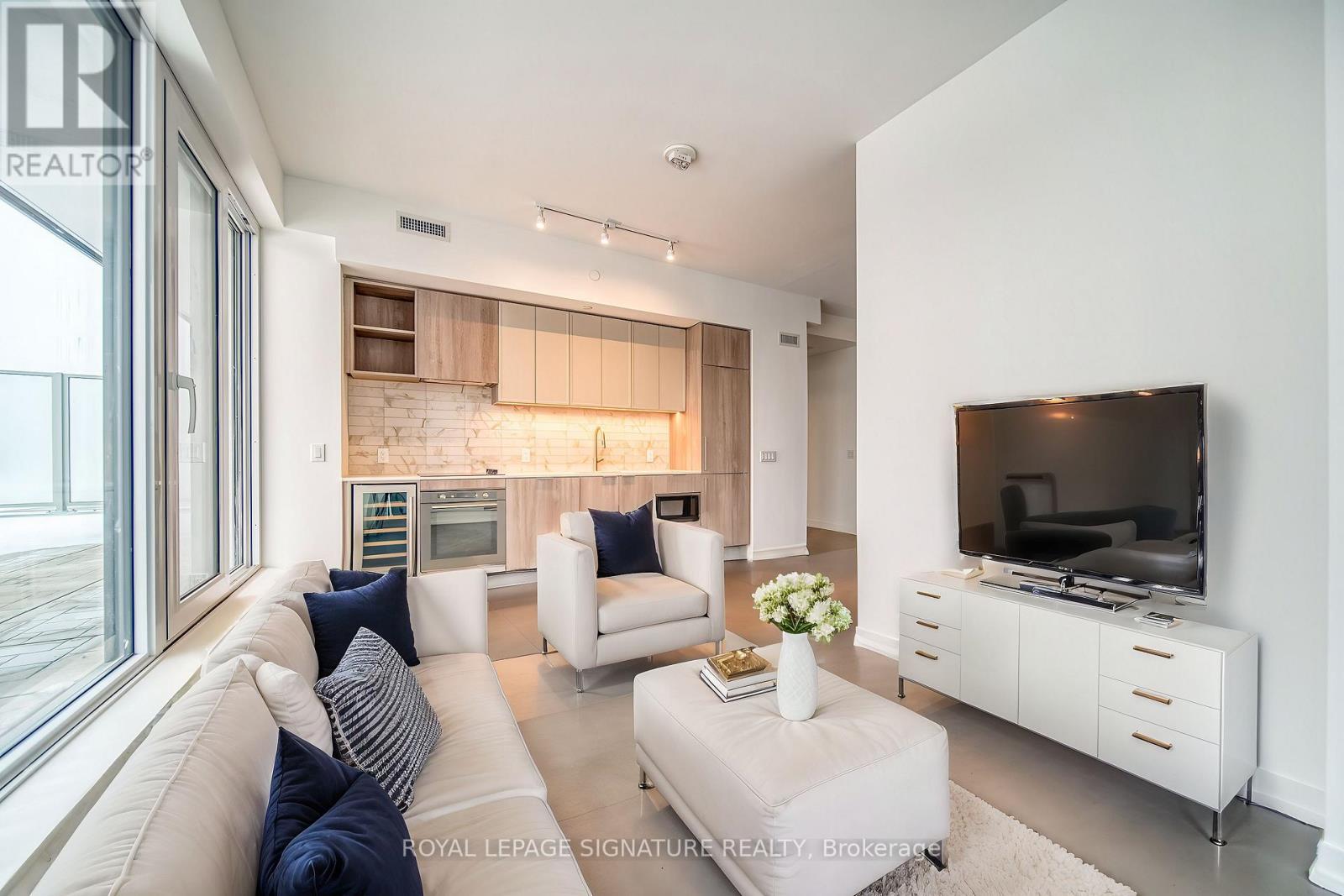 807 - 2020 Bathurst Street Property Photo 7