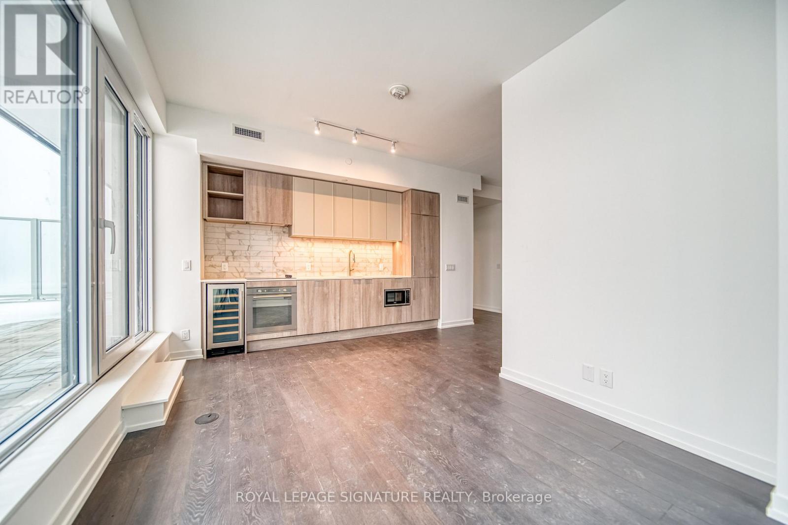 807 - 2020 Bathurst Street Property Photo 8