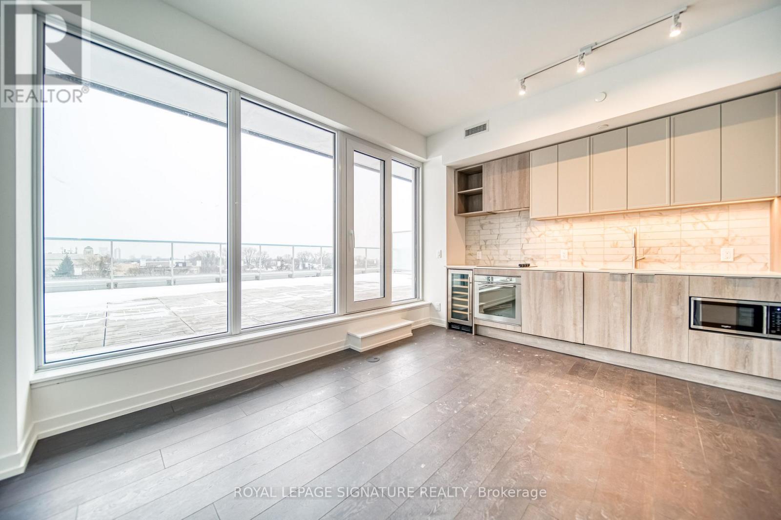 807 - 2020 Bathurst Street Property Photo 9
