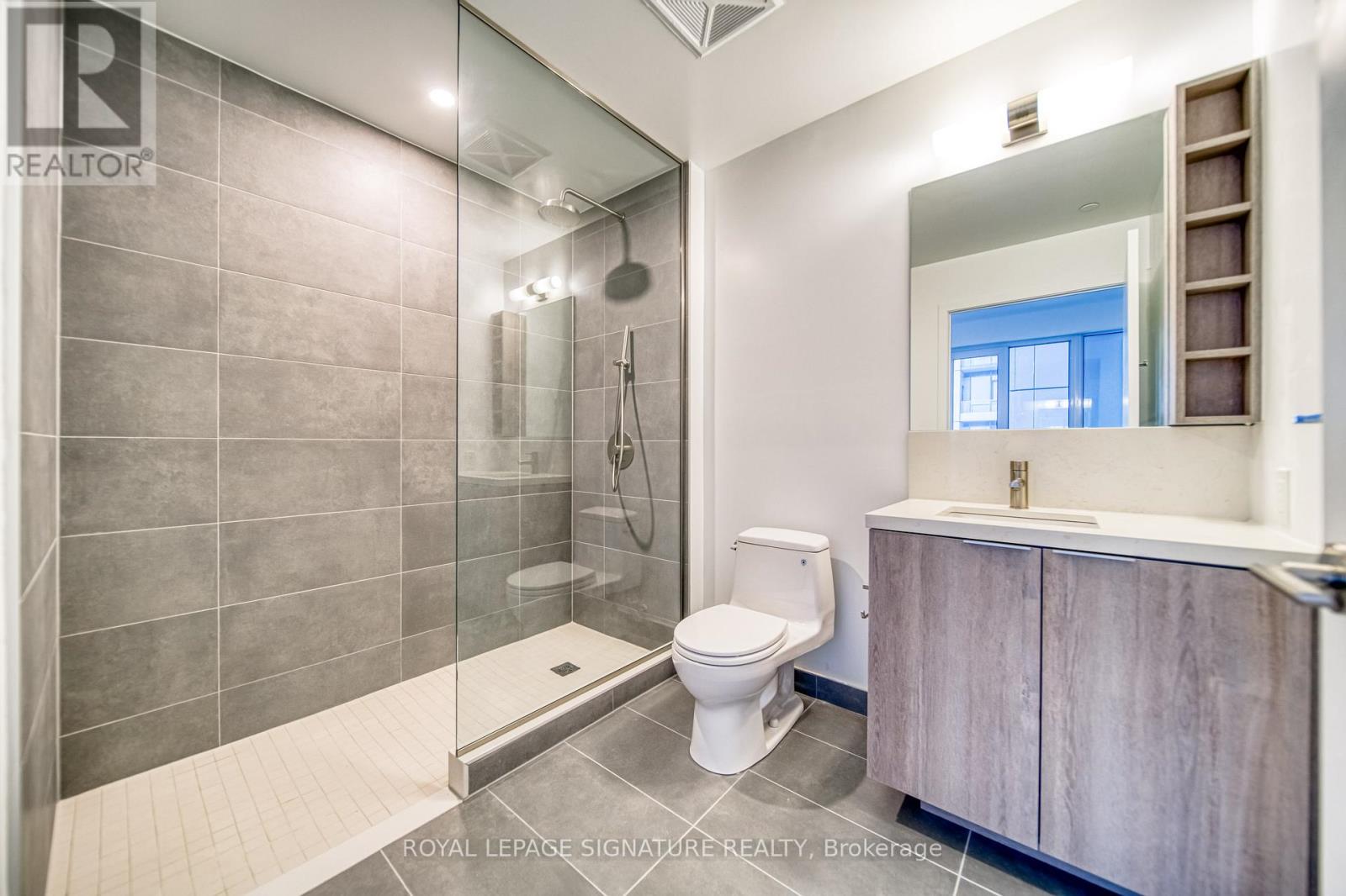 807 - 2020 Bathurst Street Property Photo 22