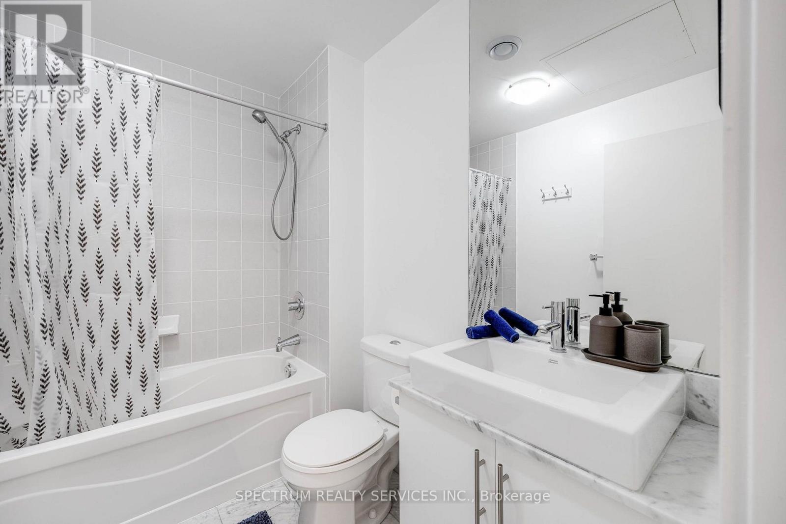 4511 - 65 Bremner Boulevard Property Photo 13