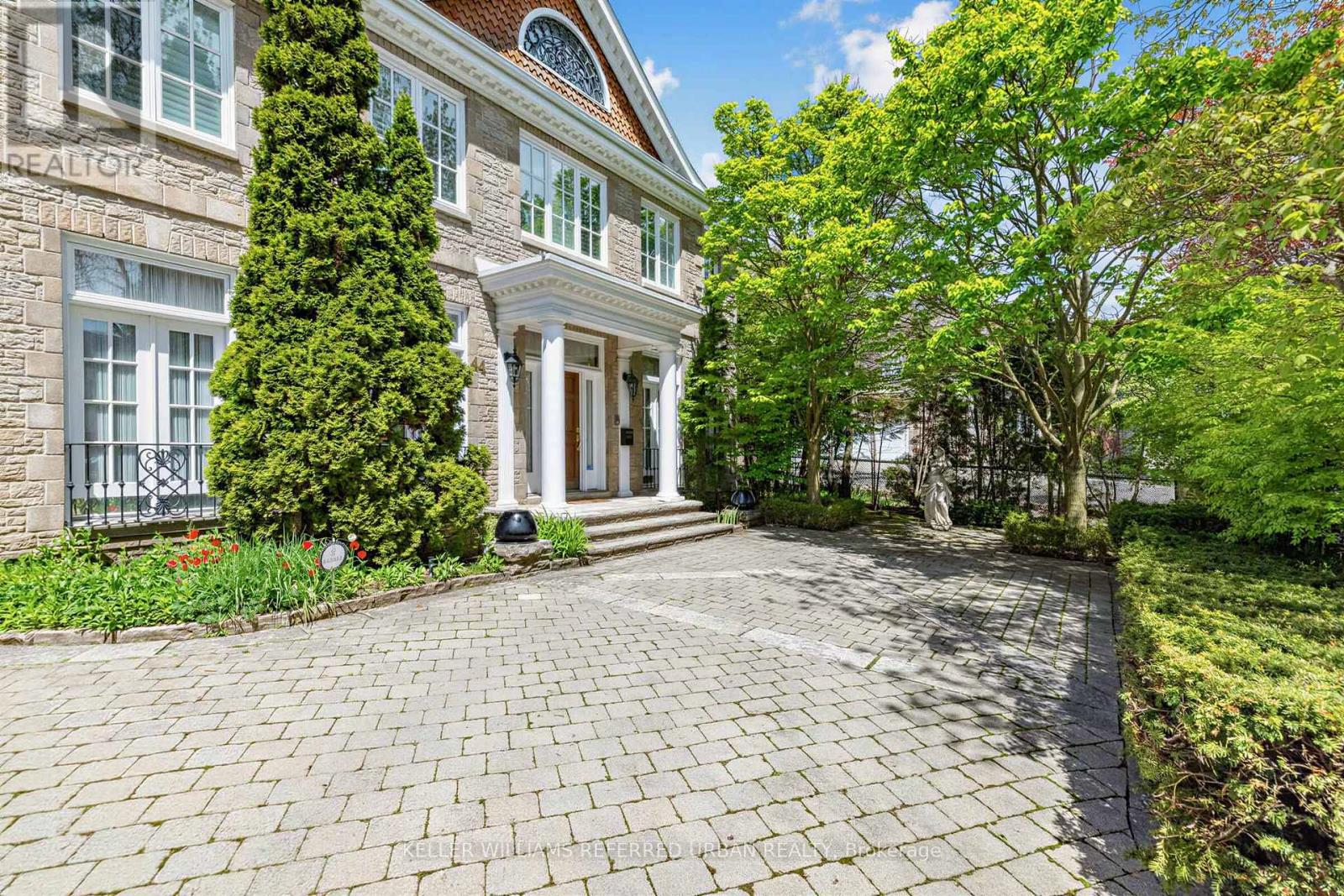 44 Cotswold Crescent Property Photo 4