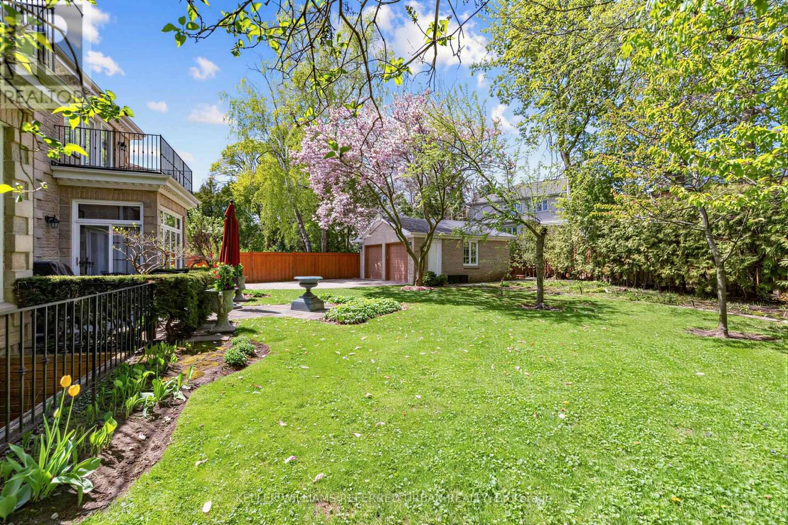 44 Cotswold Crescent Property Photo 9
