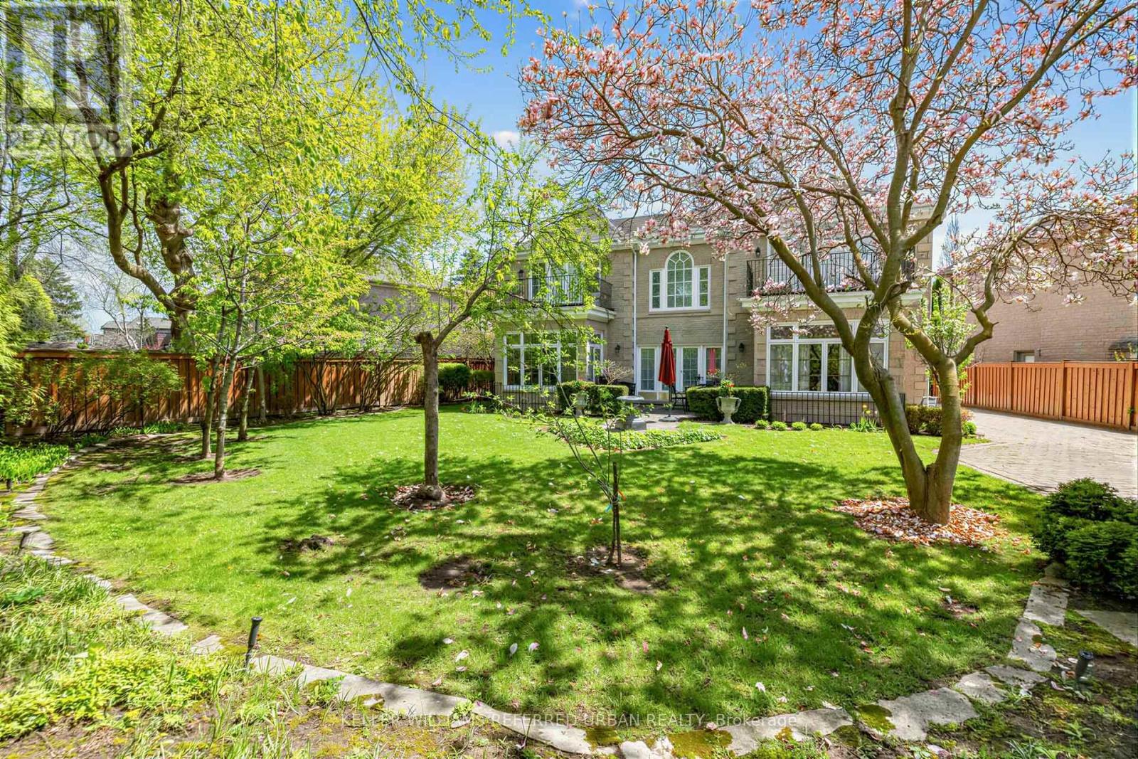 44 Cotswold Crescent Property Photo 13