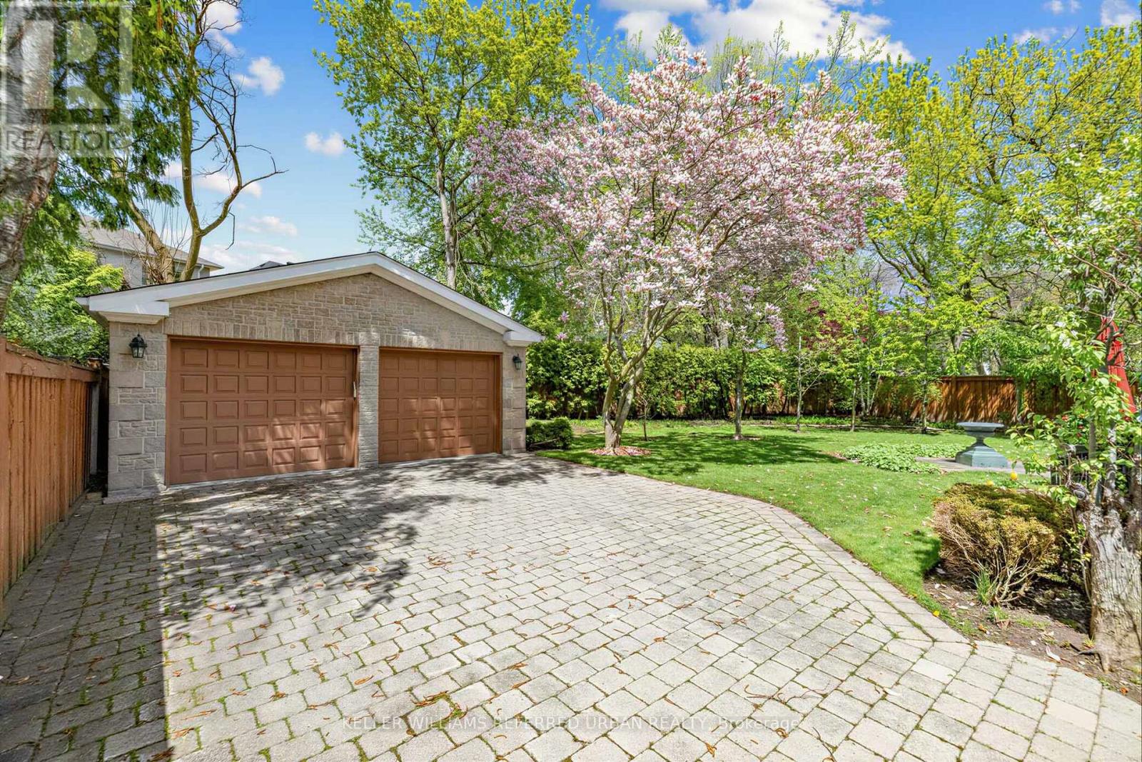 44 Cotswold Crescent Property Photo 16