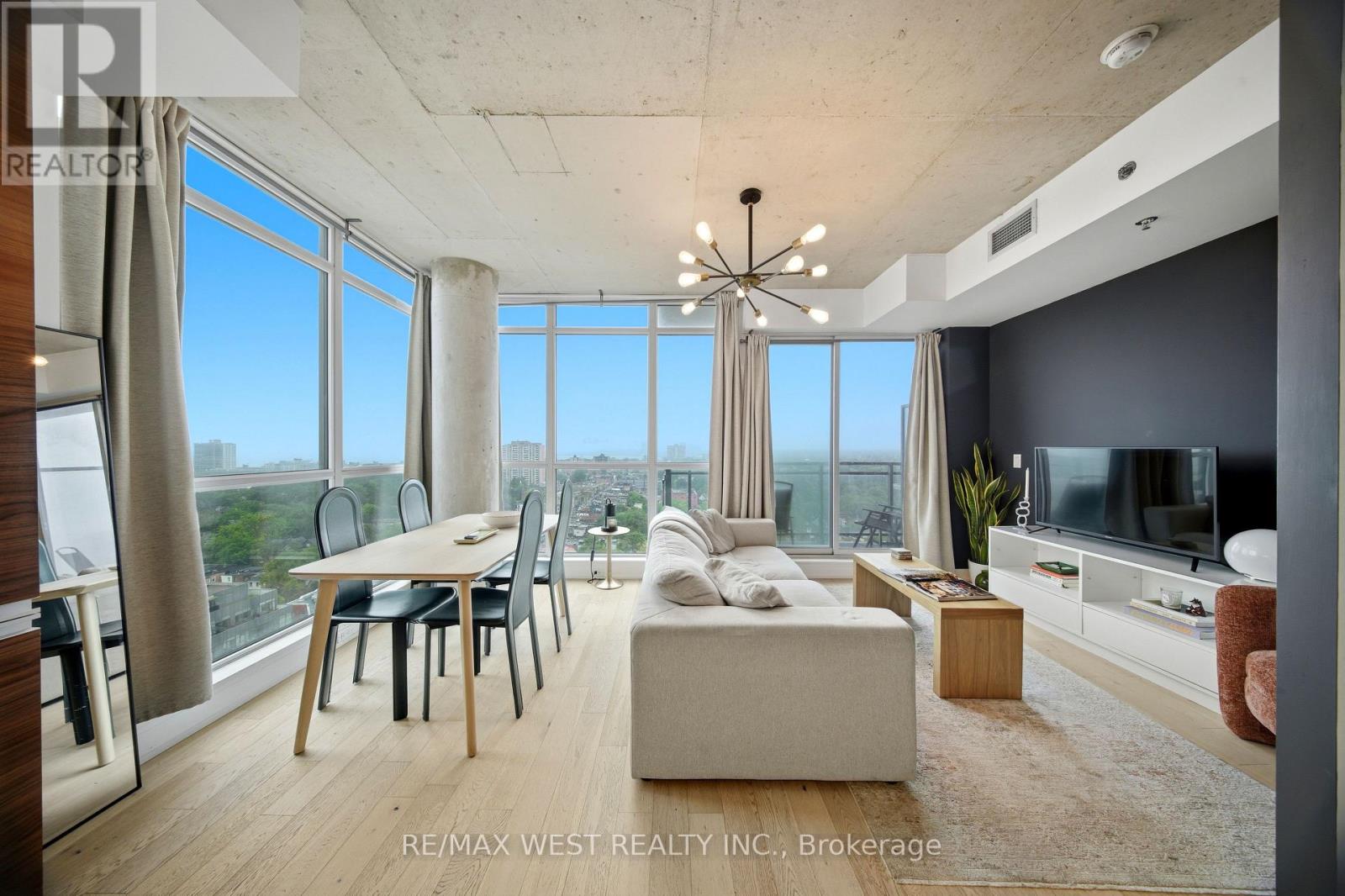 1810 - 20 Minowan Miikan Lane Property Photo 1