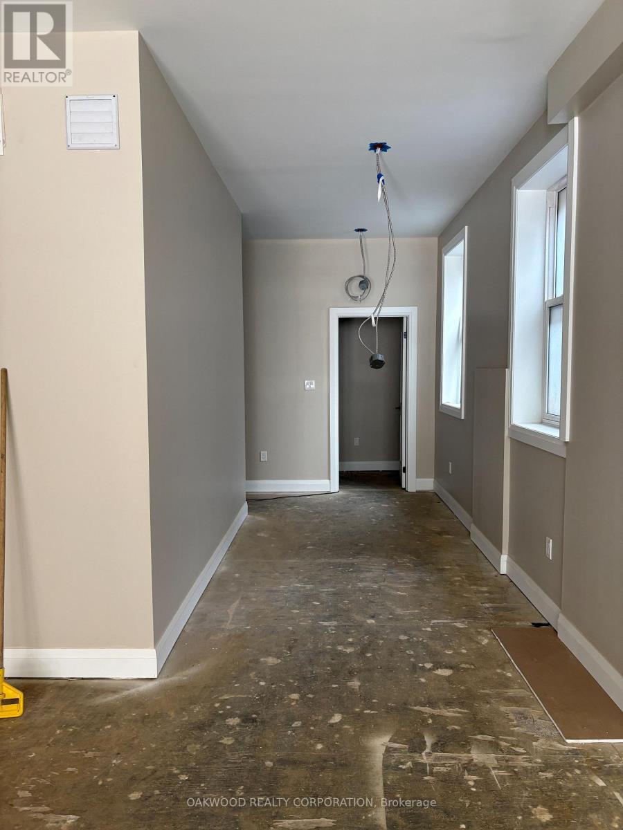572 College Street Property Photo 7