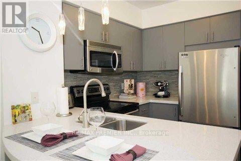 605 - 8 Scollard Street S Property Photo 2
