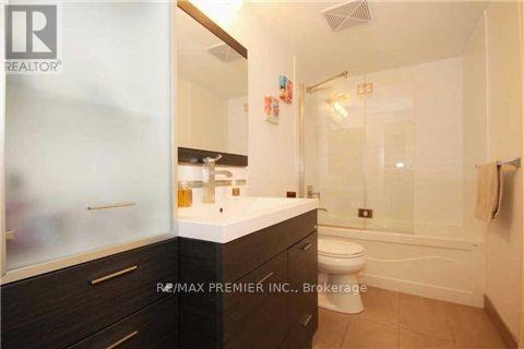 605 - 8 Scollard Street S Property Photo 8