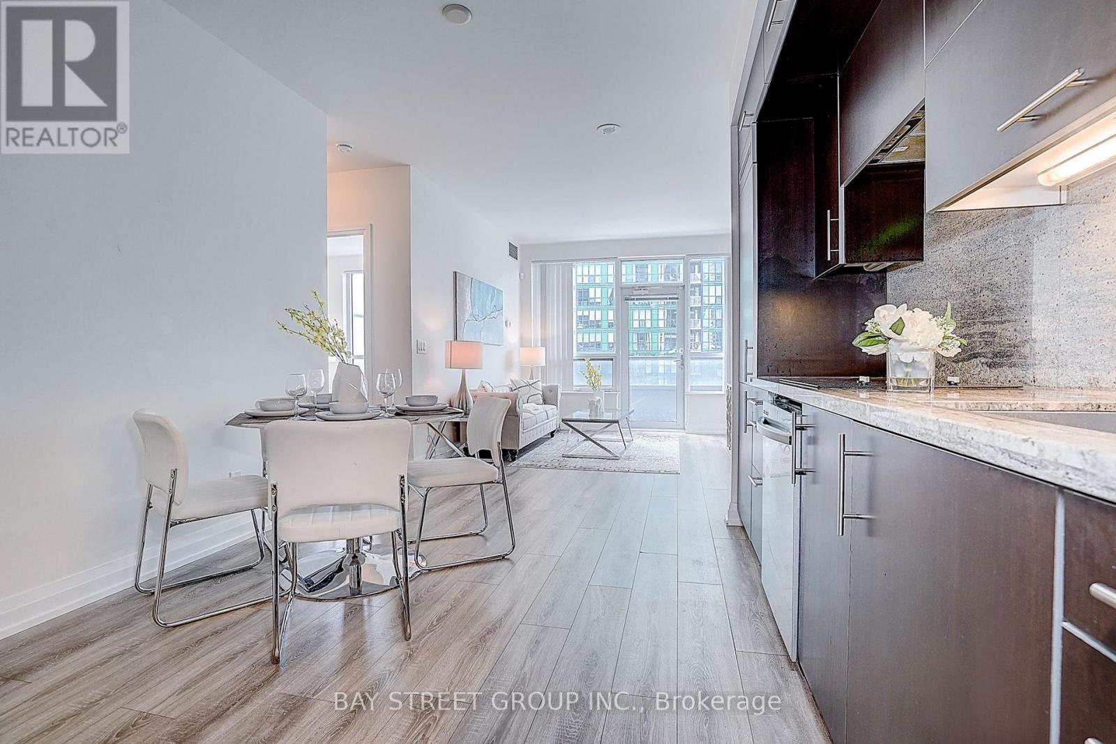 811 - 2 Anndale Drive Property Photo 3