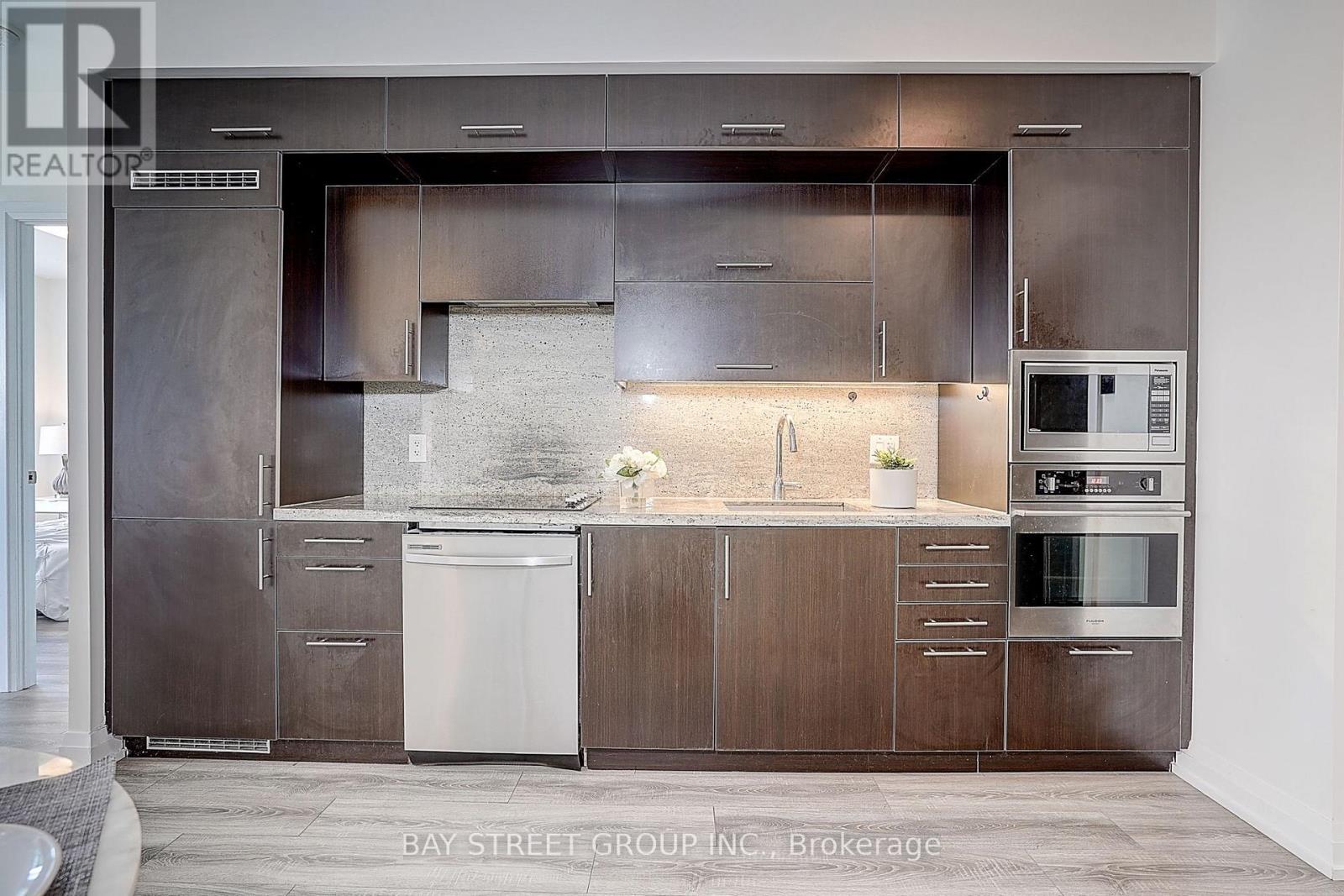 811 - 2 Anndale Drive Property Photo 6