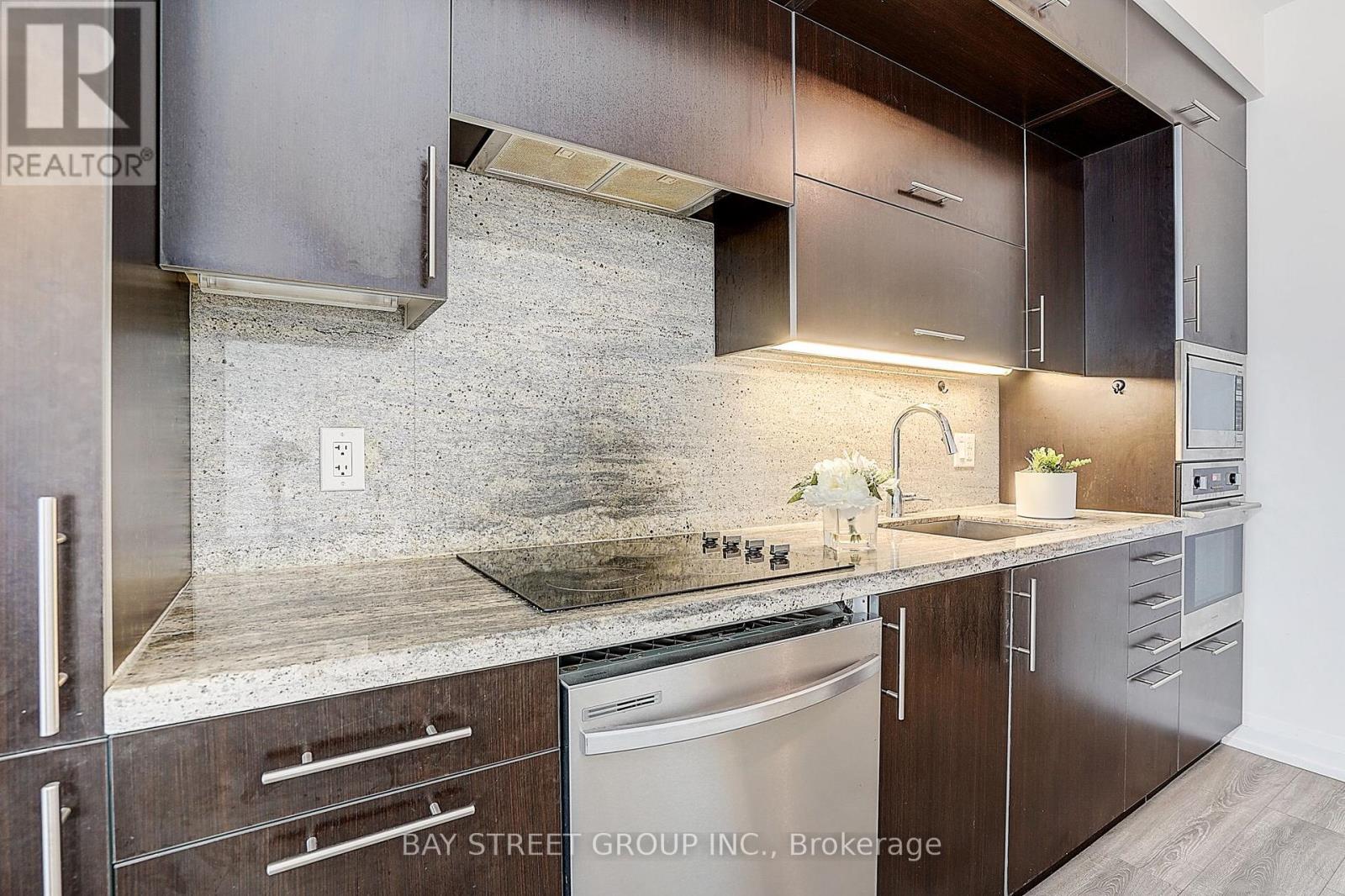 811 - 2 Anndale Drive Property Photo 9