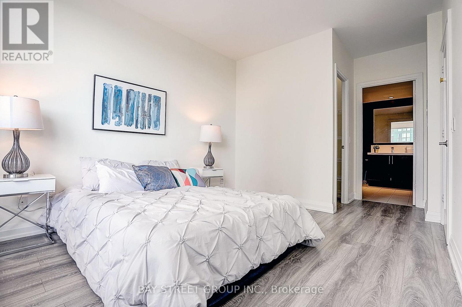 811 - 2 Anndale Drive Property Photo 22