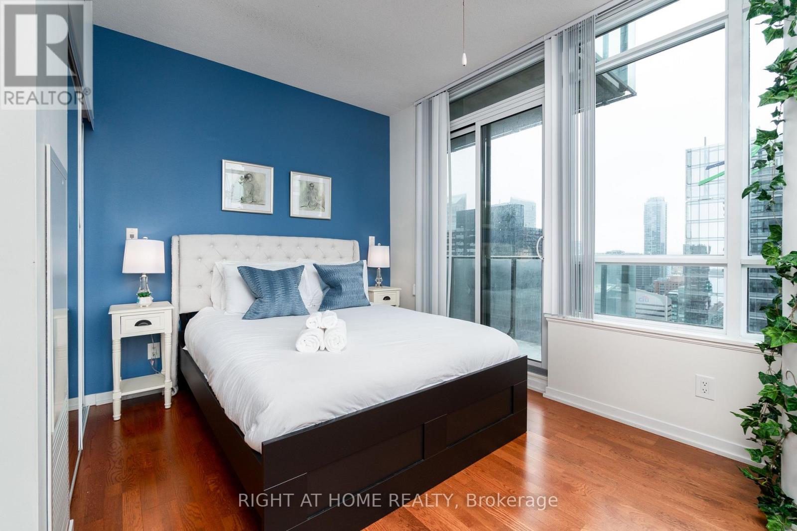 3404 - 55 Bremner Boulevard Property Photo 10