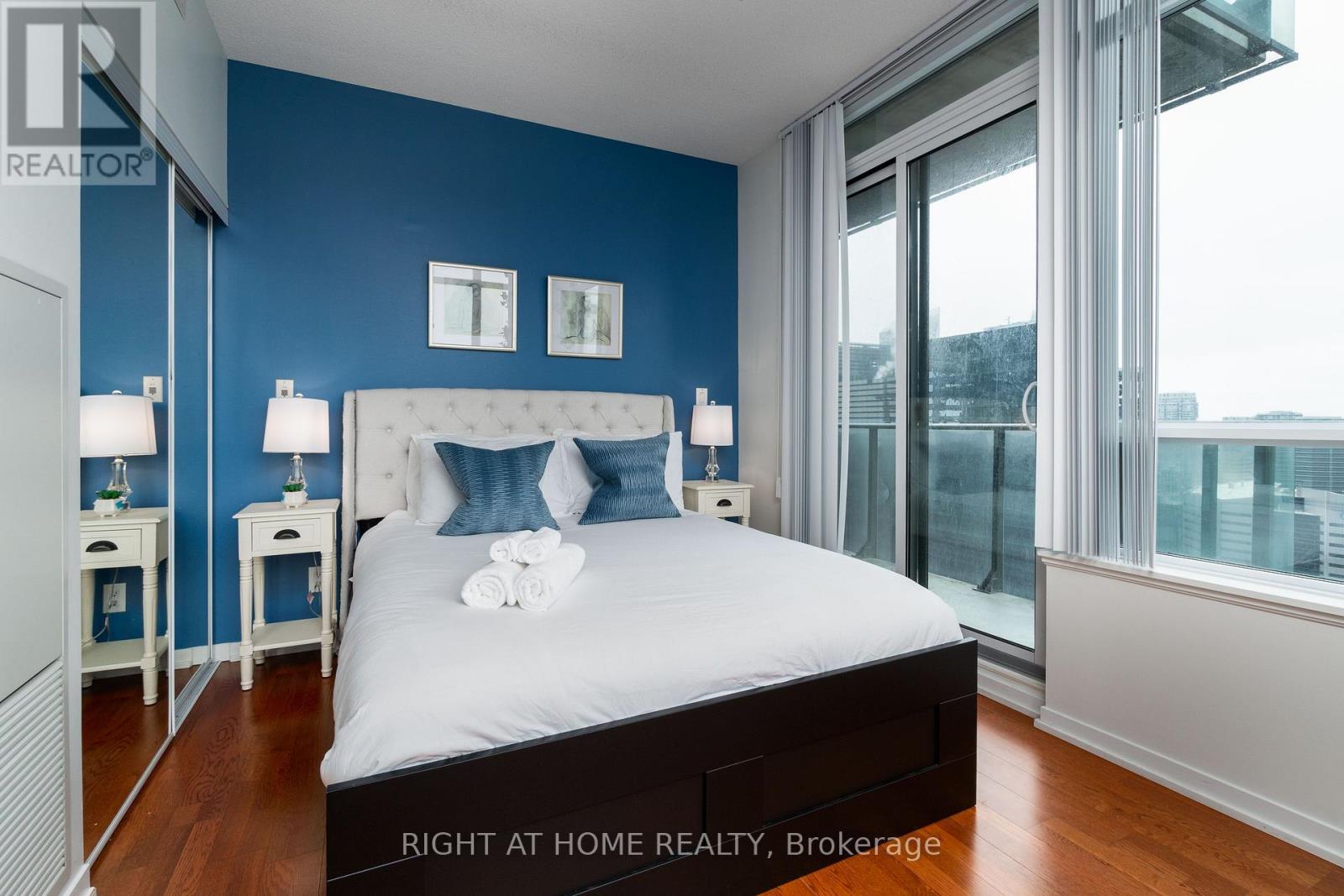 3404 - 55 Bremner Boulevard Property Photo 11