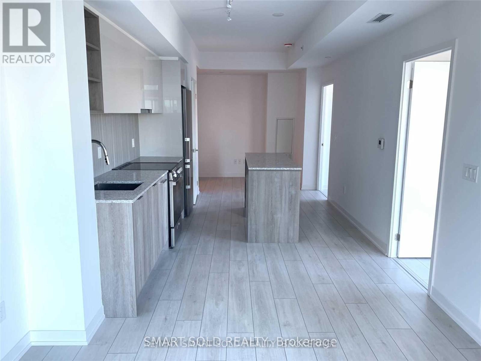 831 - 31 Tippett Road Property Photo 3