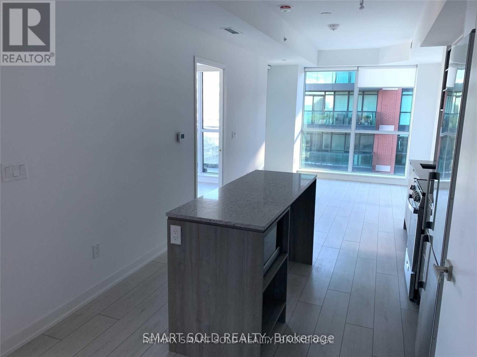 831 - 31 Tippett Road Property Photo 4