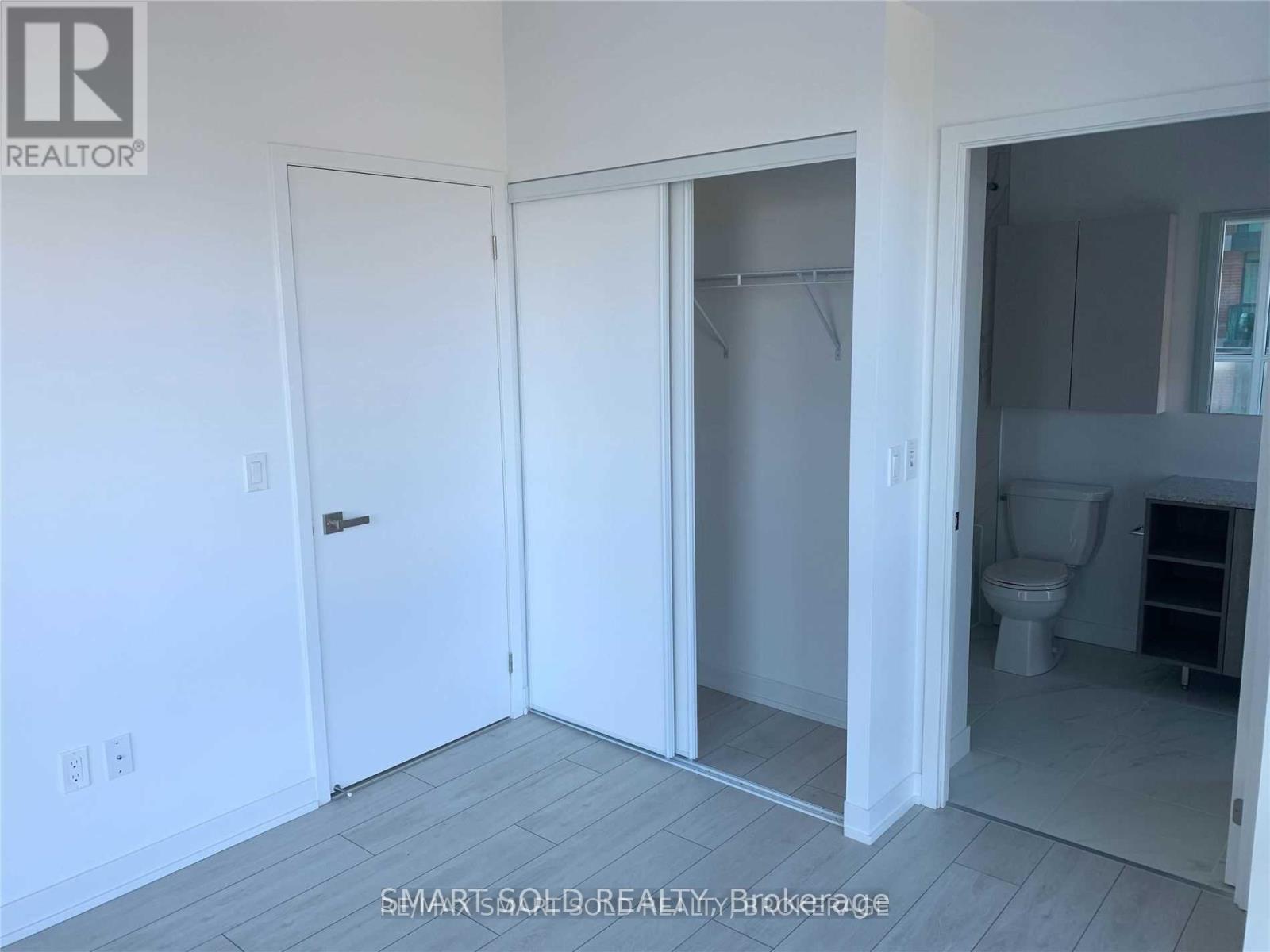 831 - 31 Tippett Road Property Photo 7