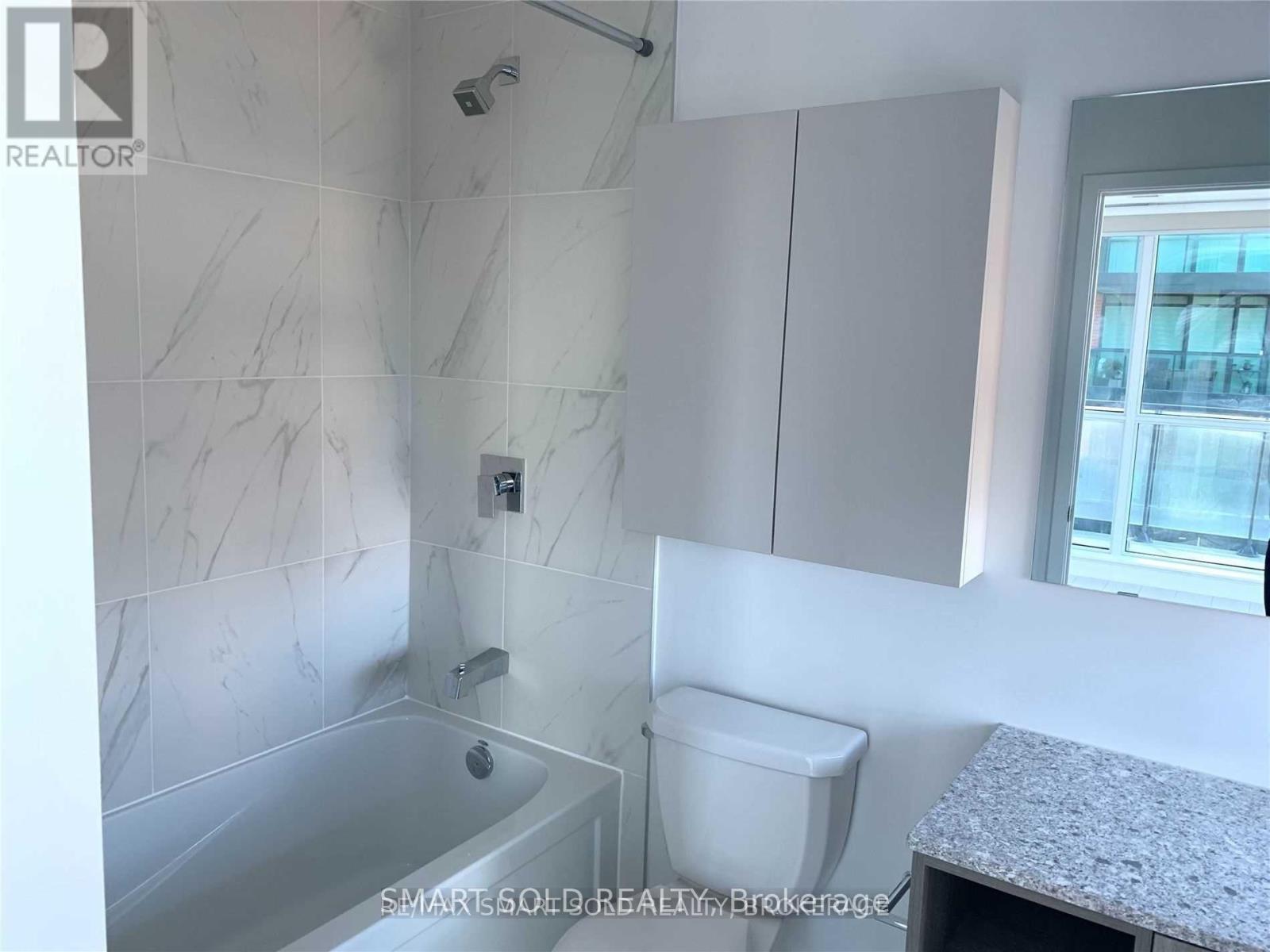 831 - 31 Tippett Road Property Photo 8