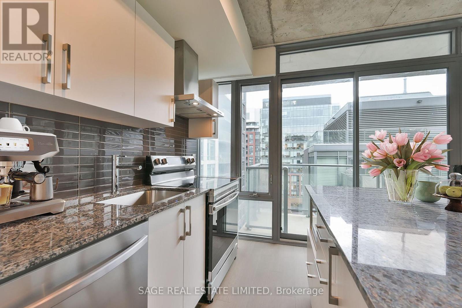 914 - 95 Bathurst Street Property Photo 4