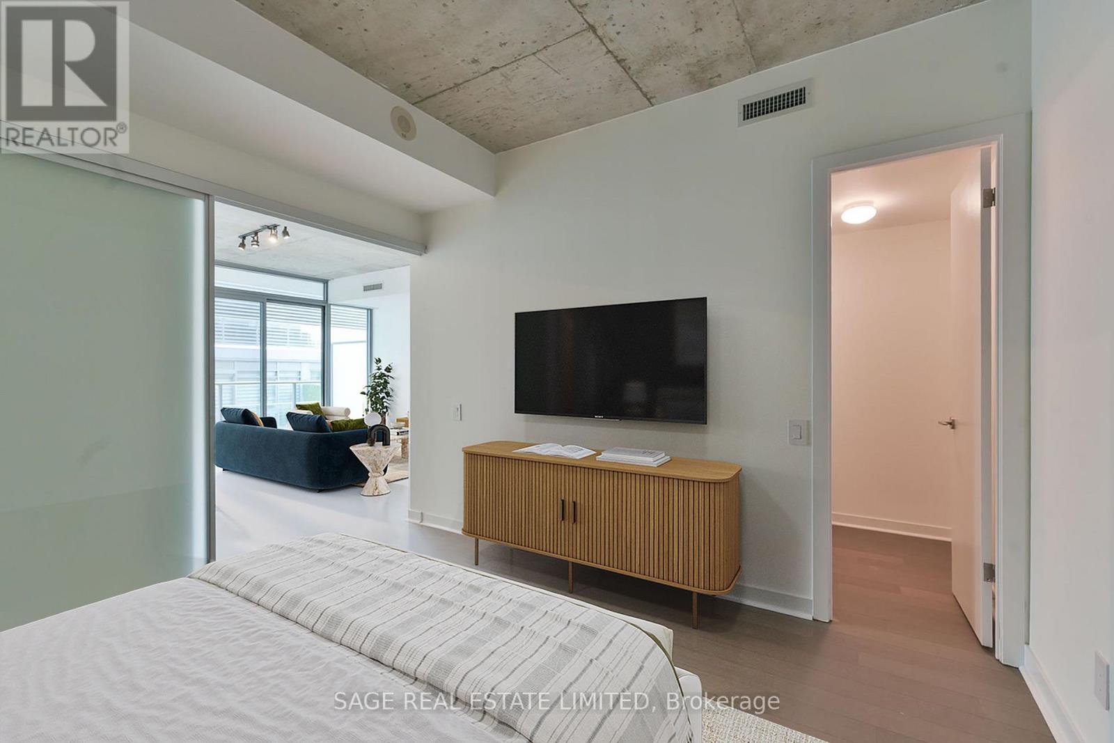 914 - 95 Bathurst Street Property Photo 10