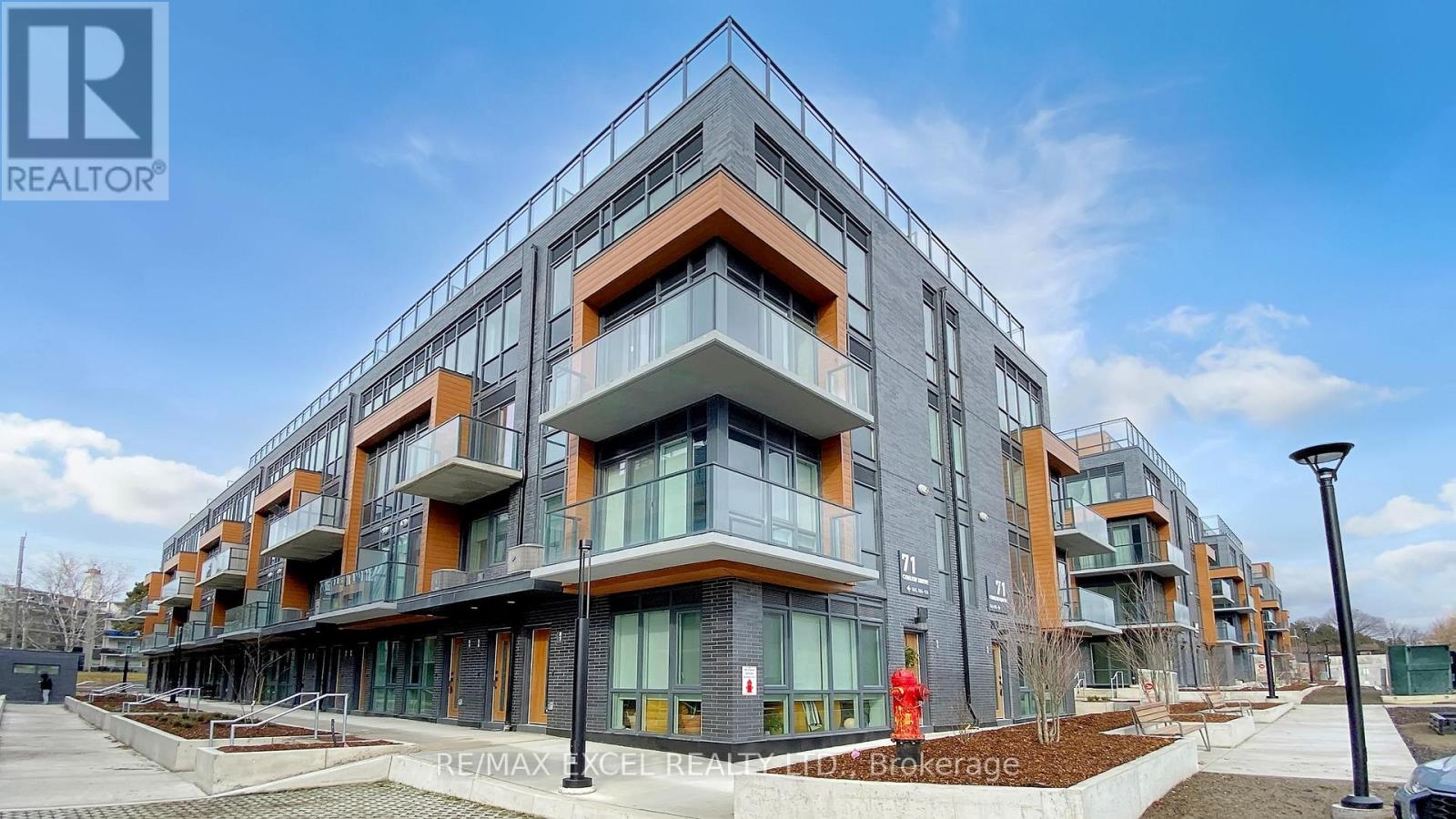 24 - 75 CURLEW DRIVE