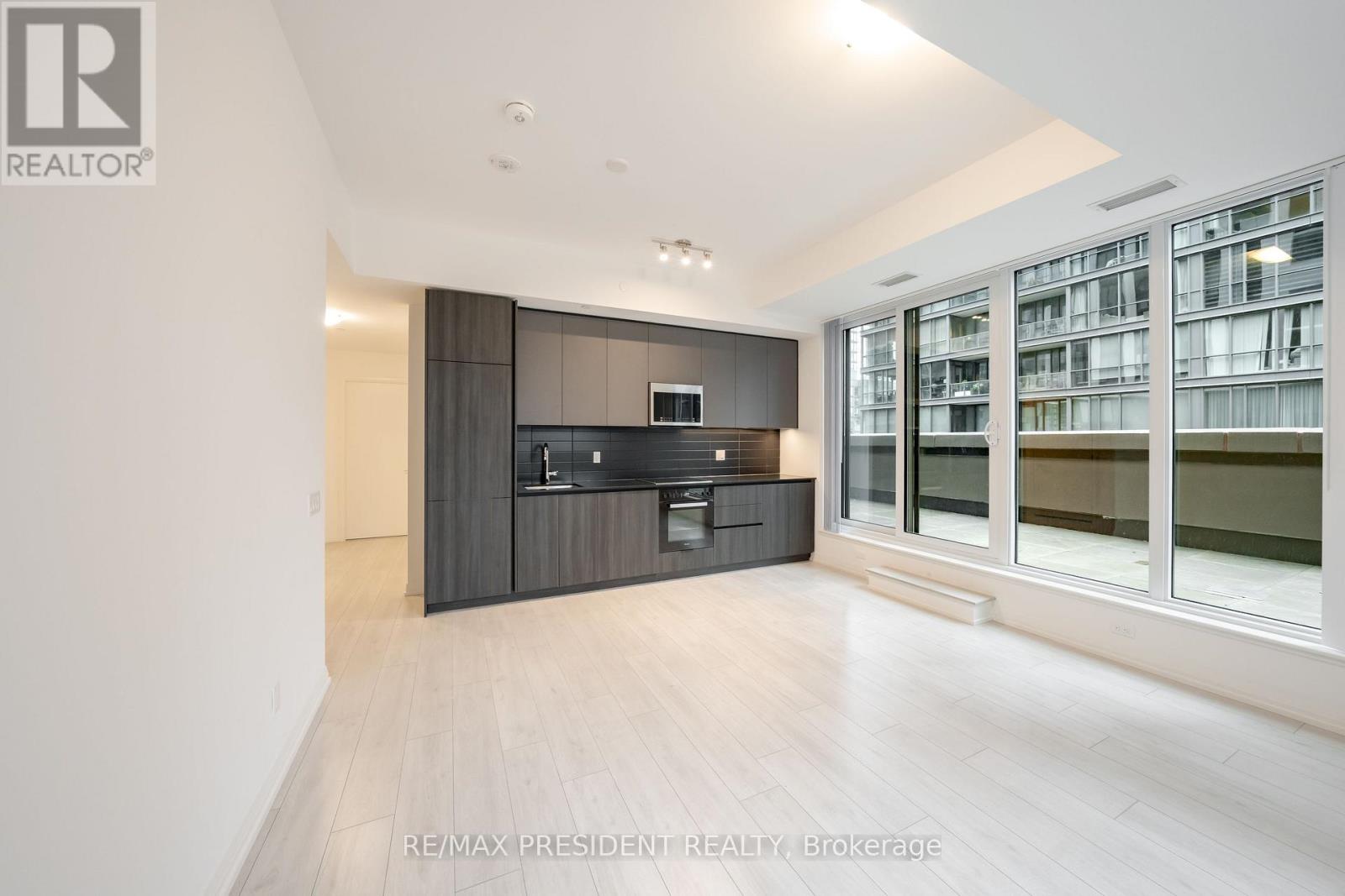822 - 400 KING STREET W Property Photo 1