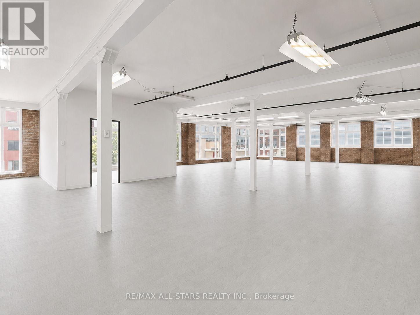 304 - 14 Mccaul Street Property Photo 5