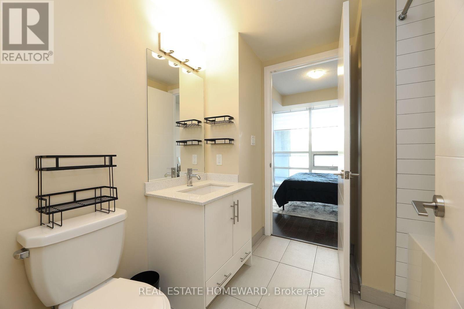 609 - 460 Adelaide Street E Property Photo 12