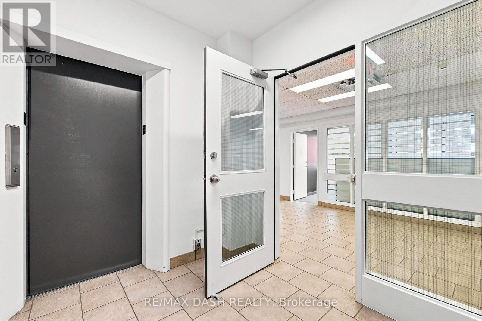 2/3/4 - 51 Eglinton Avenue E Property Photo 11