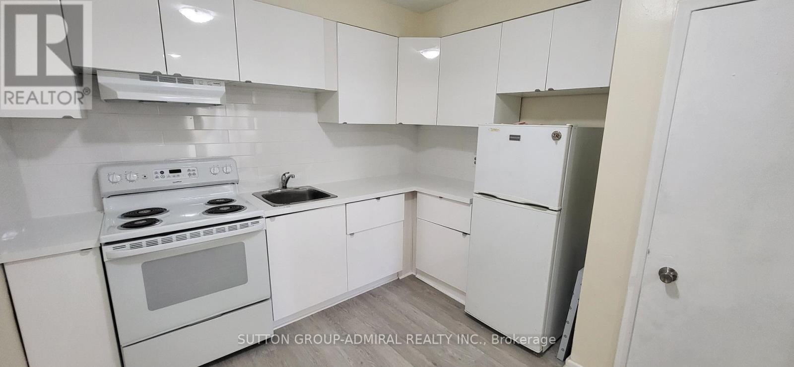 1 - 2839 Bathurst Street Property Photo 2