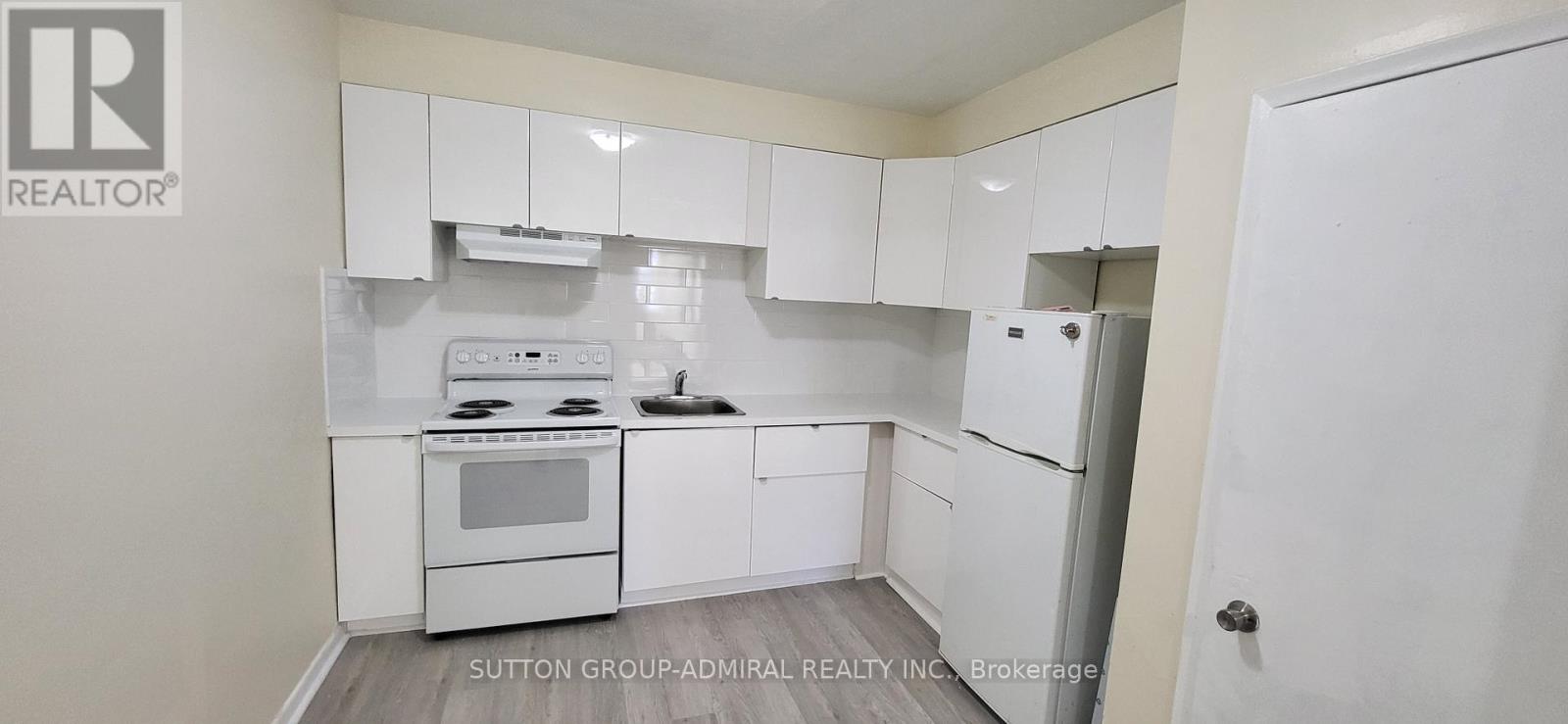 1 - 2839 Bathurst Street Property Photo 6