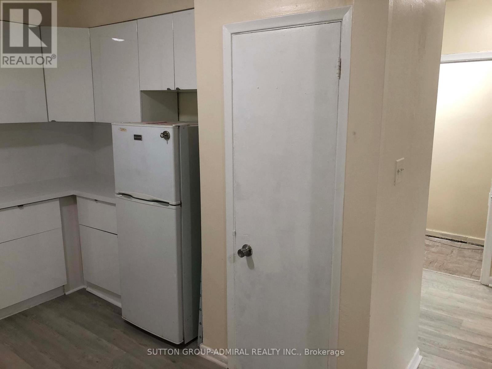 1 - 2839 Bathurst Street Property Photo 13