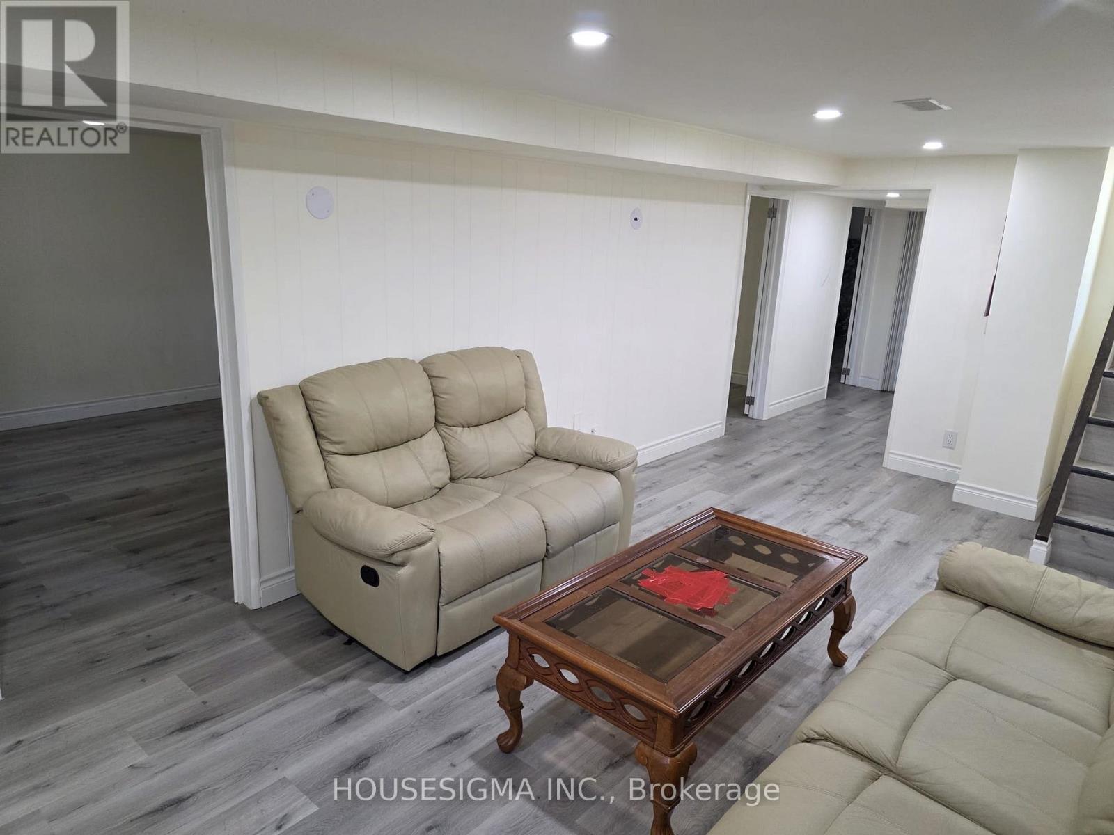 BSMT - 51 AXSMITH CRESCENT
