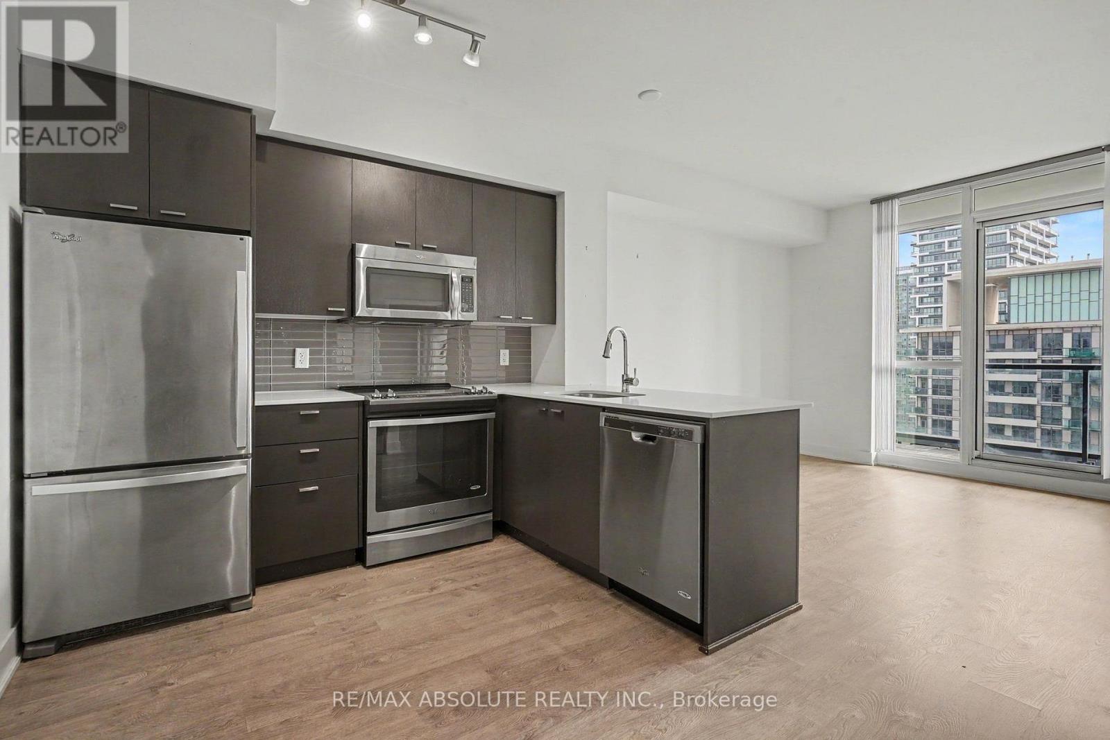 2809 - 30 Roehampton Avenue Property Photo 4