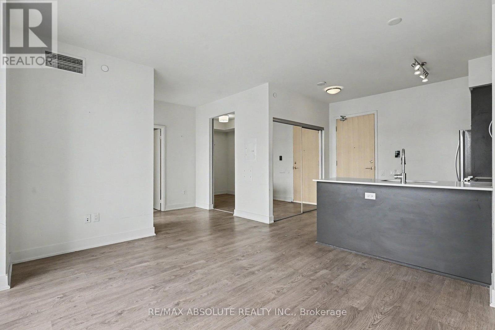 2809 - 30 Roehampton Avenue Property Photo 8