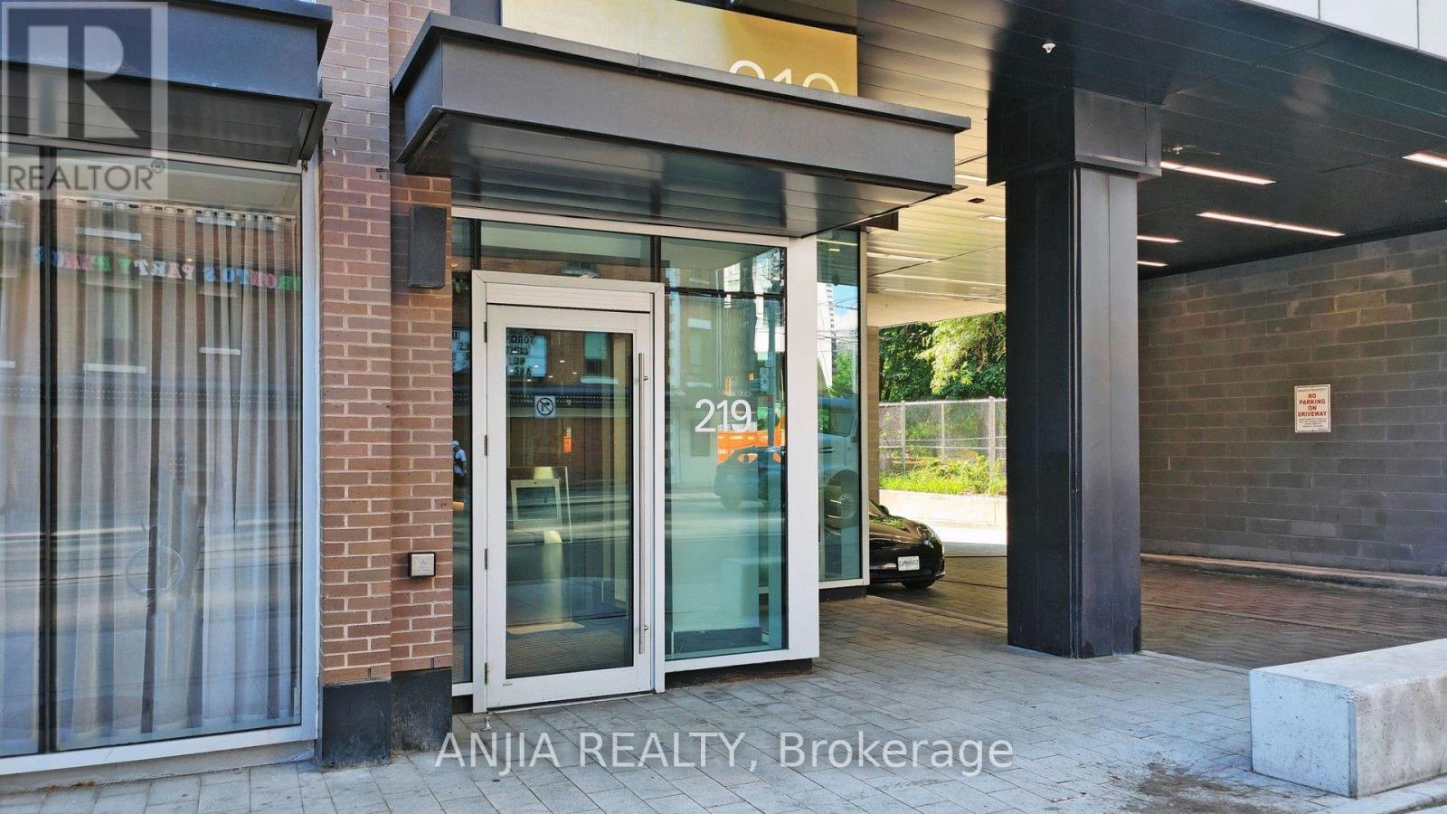 803 - 219 Dundas Street E Property Photo 6