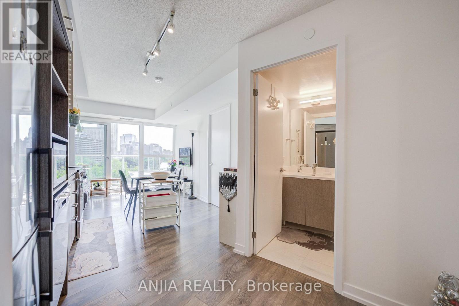 803 - 219 Dundas Street E Property Photo 9