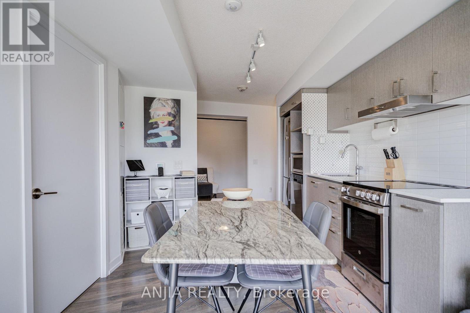 803 - 219 Dundas Street E Property Photo 17