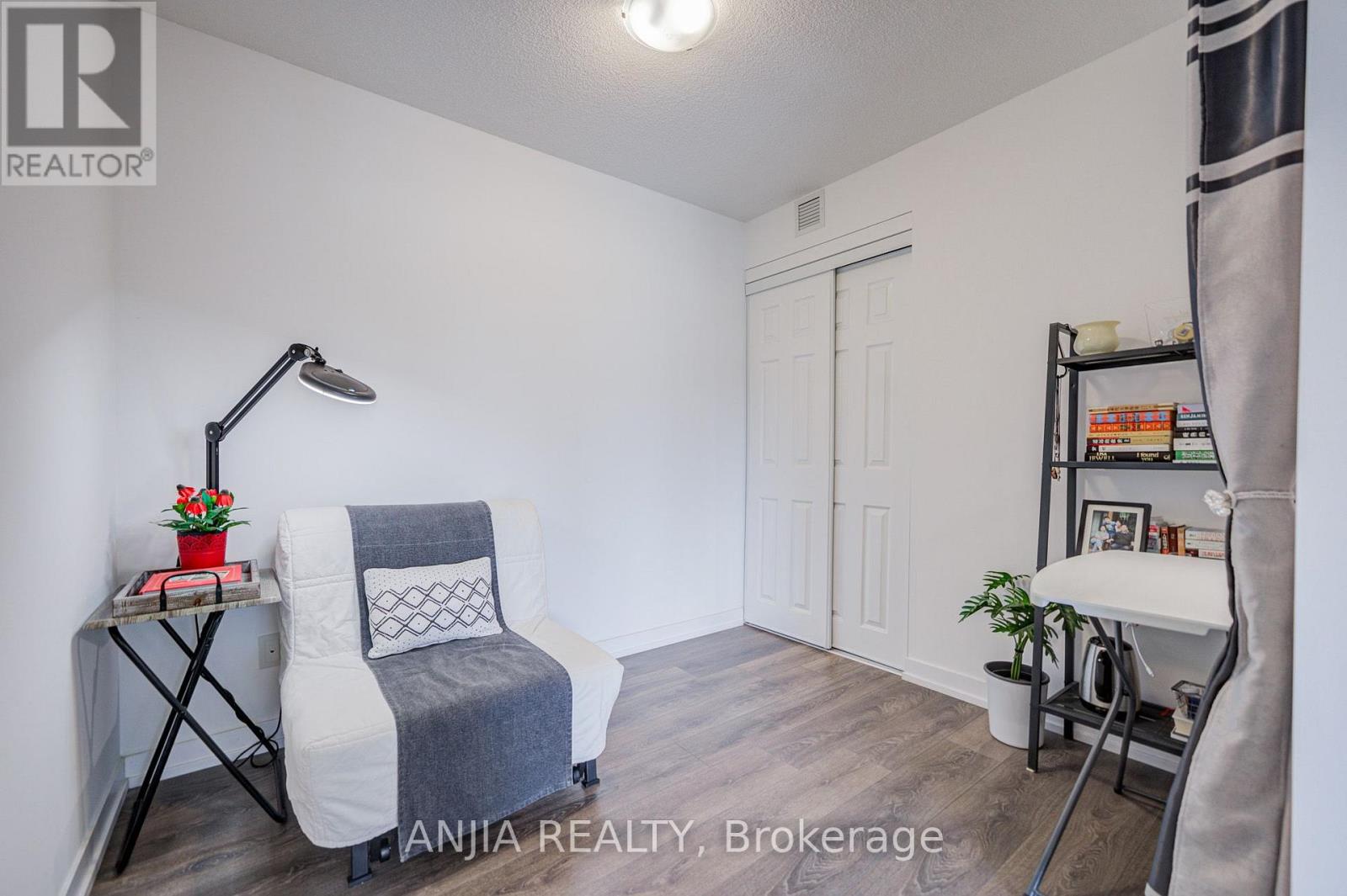 803 - 219 Dundas Street E Property Photo 29
