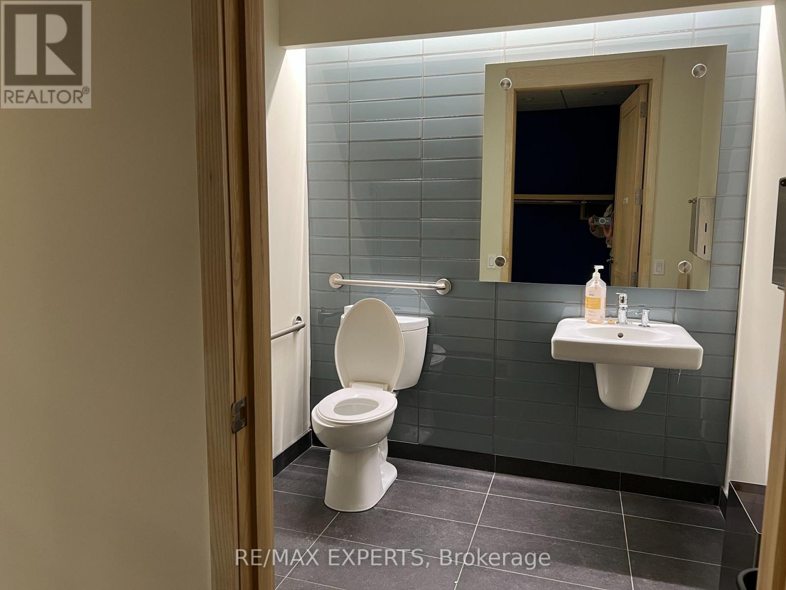 410 - 720 Spadina Avenue Property Photo 11