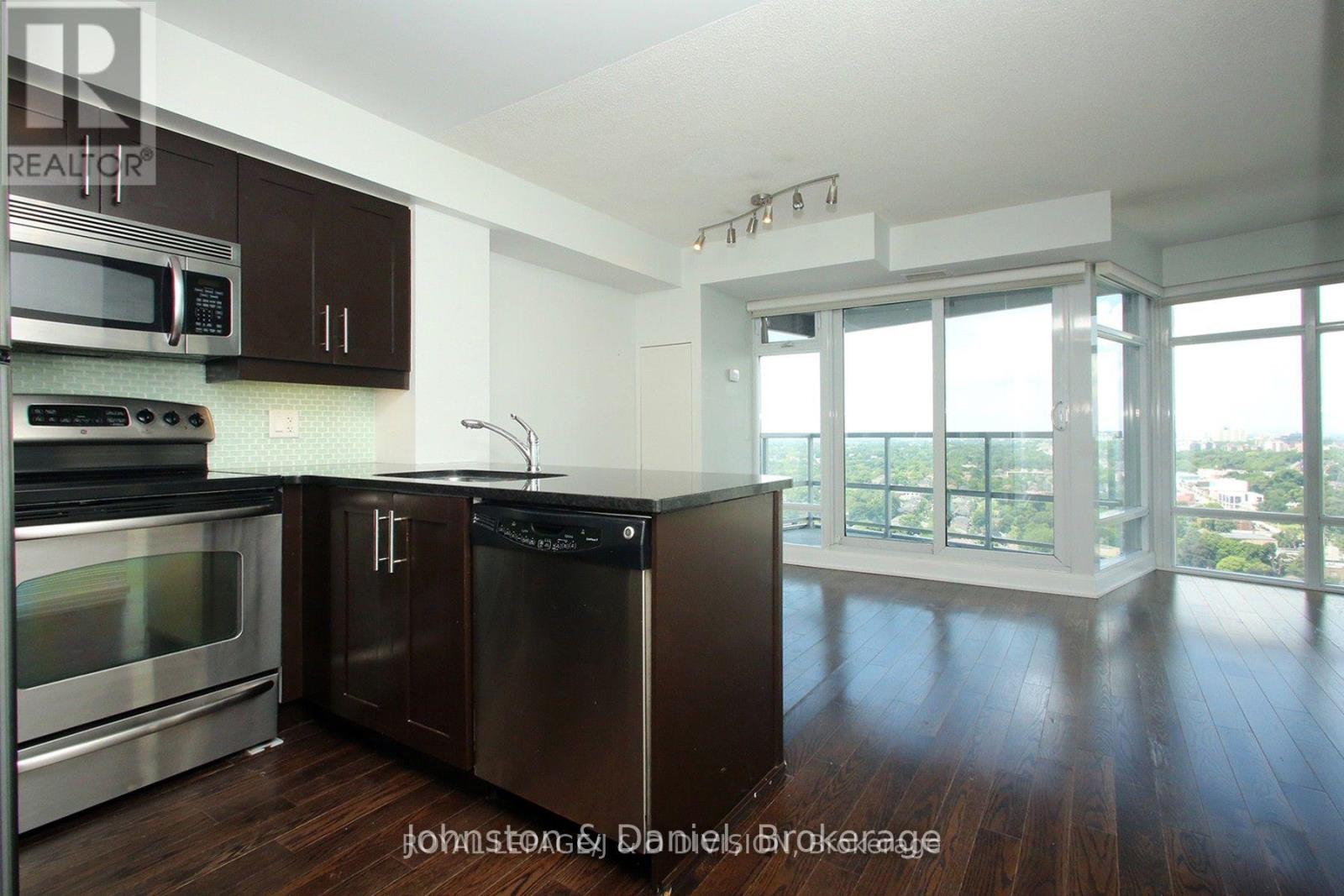 2908 - 2181 Yonge Street Property Photo 6