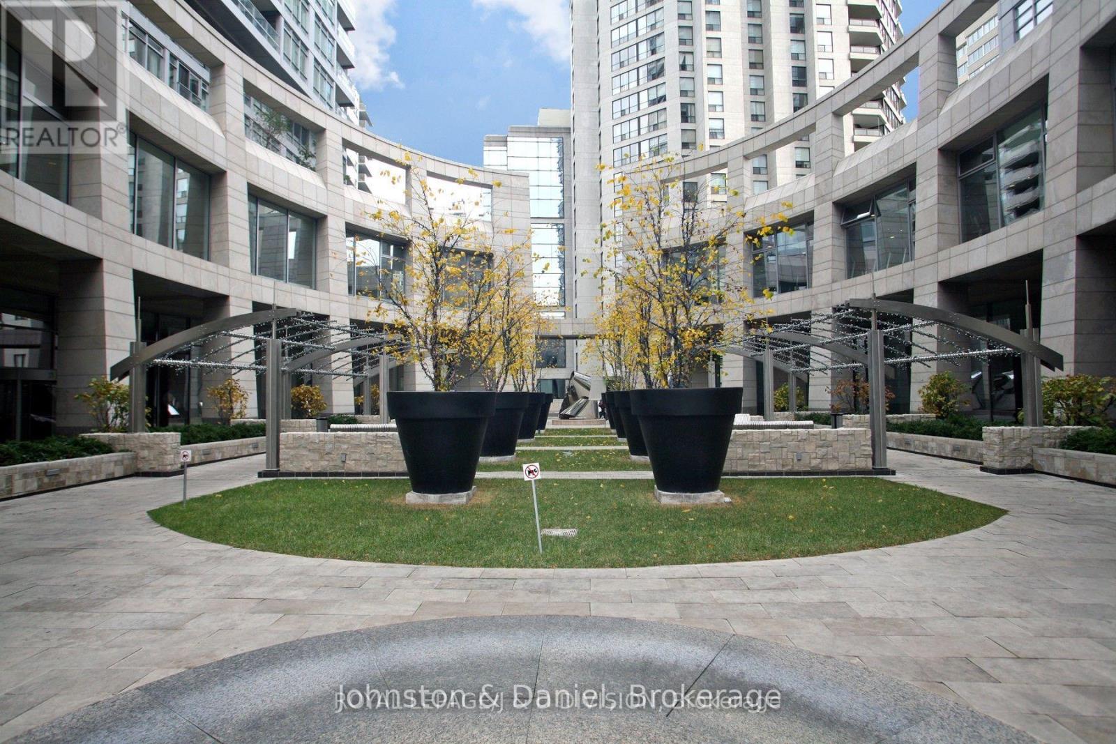 2908 - 2181 Yonge Street Property Photo 27