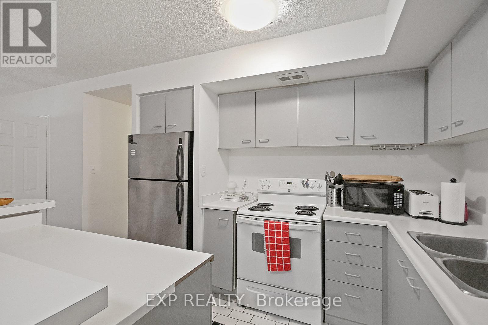 808 - 25 The Esplanade Property Photo 8