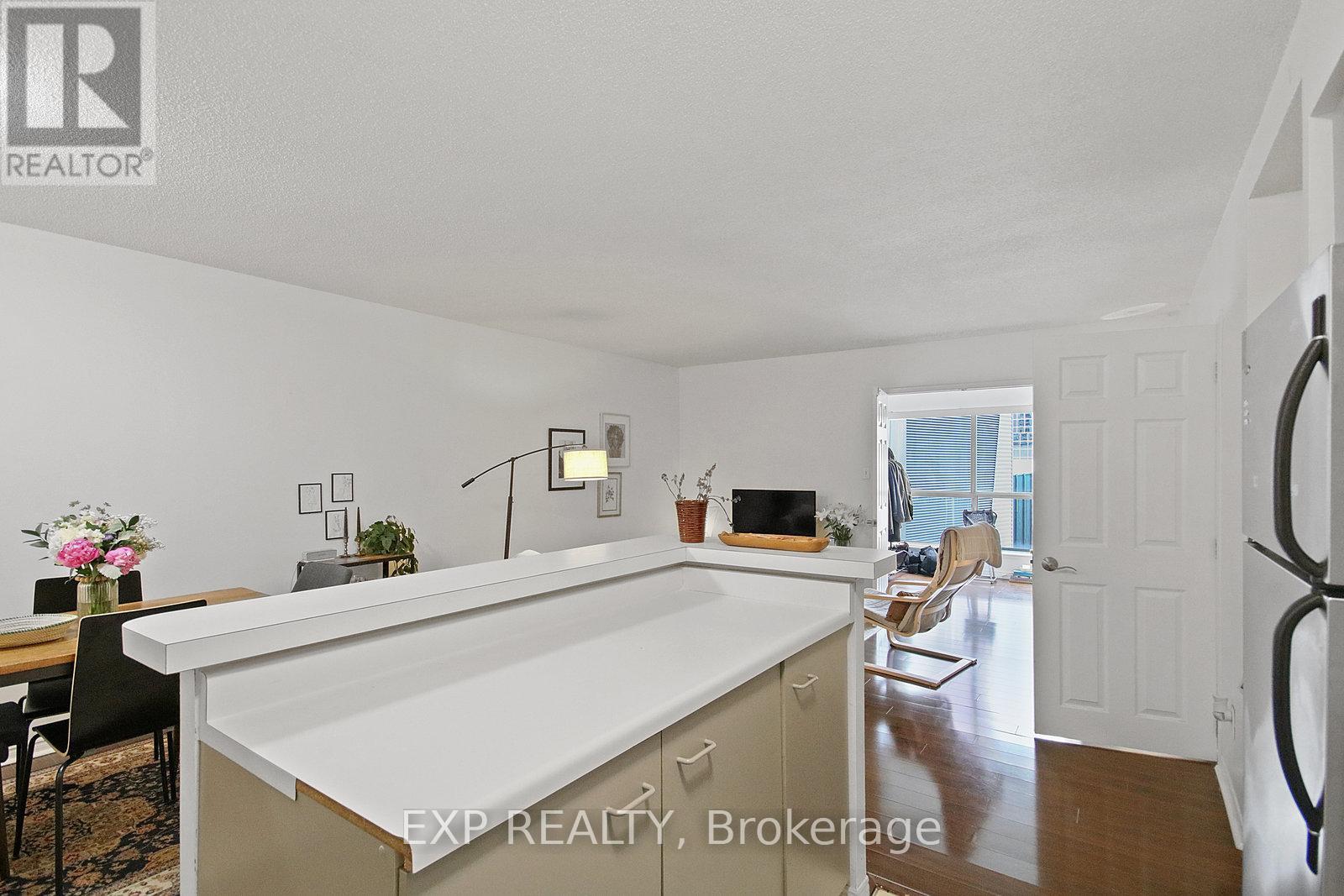 808 - 25 The Esplanade Property Photo 10
